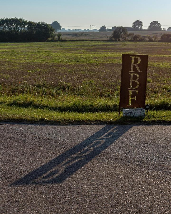Red Bird Farm Bed and Breakfast Ystad Buitenkant foto
