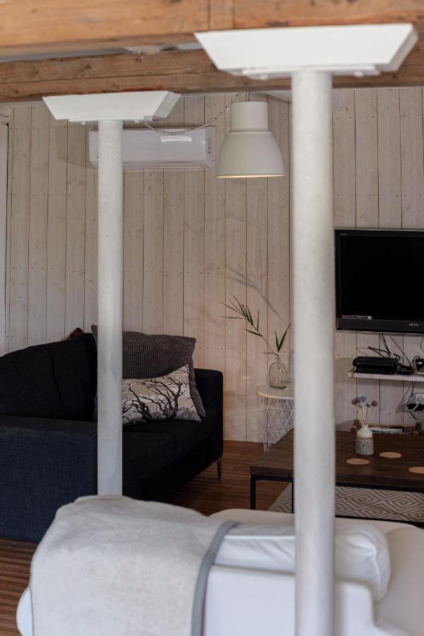 Red Bird Farm Bed and Breakfast Ystad Buitenkant foto
