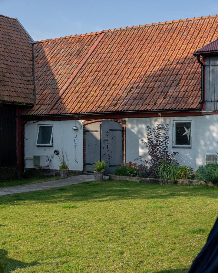 Red Bird Farm Bed and Breakfast Ystad Buitenkant foto