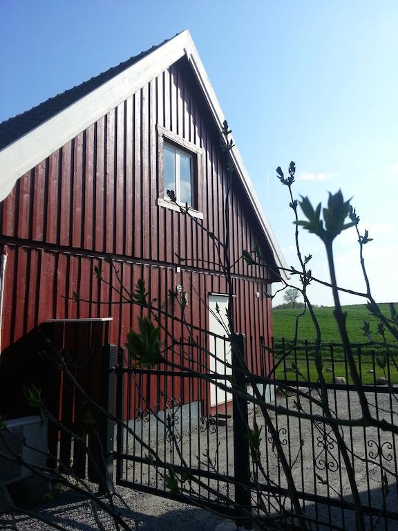 Red Bird Farm Bed and Breakfast Ystad Buitenkant foto