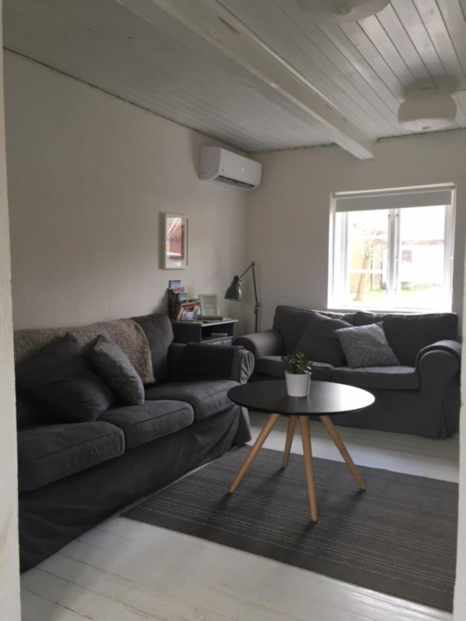 Red Bird Farm Bed and Breakfast Ystad Buitenkant foto