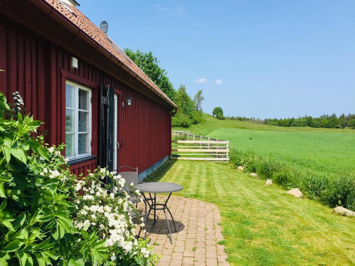 Red Bird Farm Bed and Breakfast Ystad Buitenkant foto